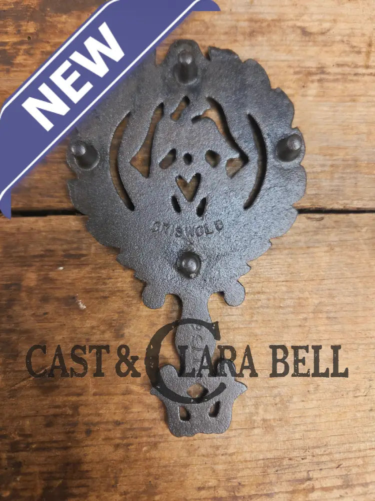 Griswold made small ’American Eagle’ table trivet. #1736 perfect for your kitchen or dinner table! Dutch Ovens Trivets