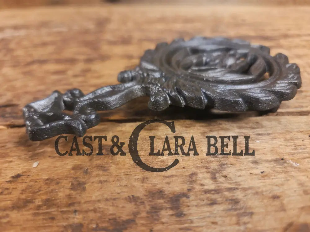 Griswold made small ’American Eagle’ table trivet. #1736 perfect for your kitchen or dinner table! Dutch Ovens Trivets