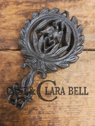 Griswold made small ’American Eagle’ table trivet. #1736 perfect for your kitchen or dinner table! Dutch Ovens Trivets