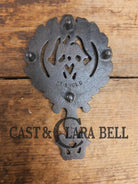 Griswold made small ’American Eagle’ table trivet. #1736 perfect for your kitchen or dinner table! Dutch Ovens Trivets