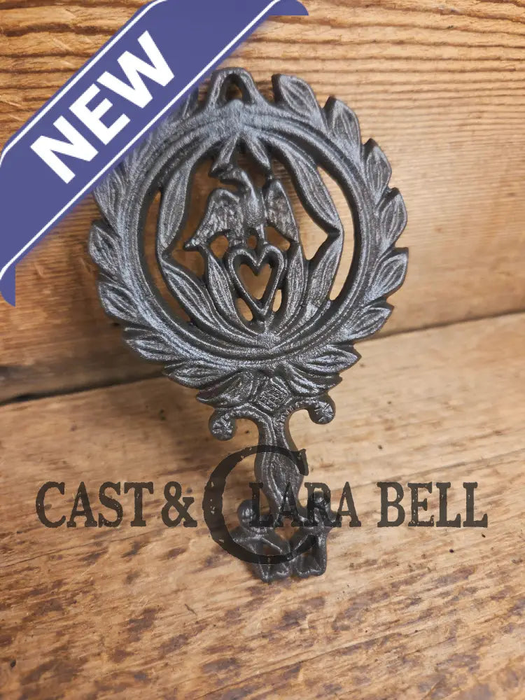 Griswold made small ’American Eagle’ table trivet. #1736 perfect for your kitchen or dinner table! Dutch Ovens Trivets