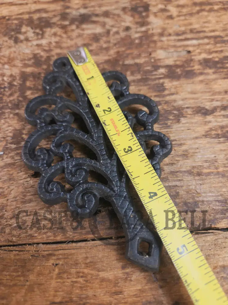 Griswold made small ’Family Tree’ table trivet. #1907. Cute trinket or gift!! Dutch Ovens Trivets & Kettles