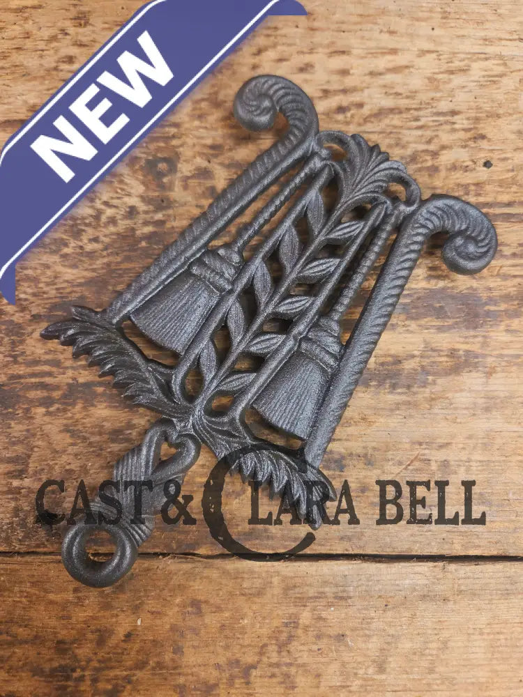 Griswold made ’Tassle and Grain’ table trivet. #1728 perfect for your kitchen or dinner table! Dutch Ovens Trivets &