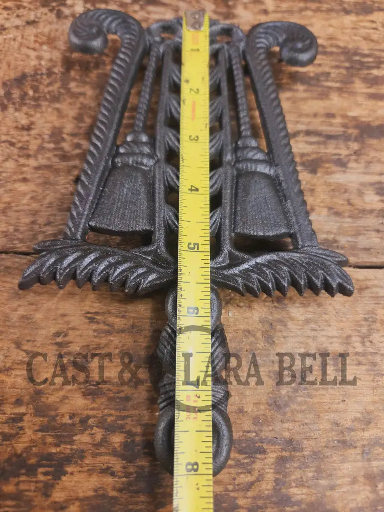 Griswold made ’Tassle and Grain’ table trivet. #1728 perfect for your kitchen or dinner table! Dutch Ovens Trivets &