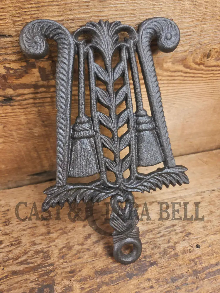 Griswold made ’Tassle and Grain’ table trivet. #1728 perfect for your kitchen or dinner table! Dutch Ovens Trivets &