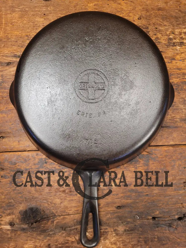 Griswold No. 7 Cast Iron Skillet With Small Block Logo 701