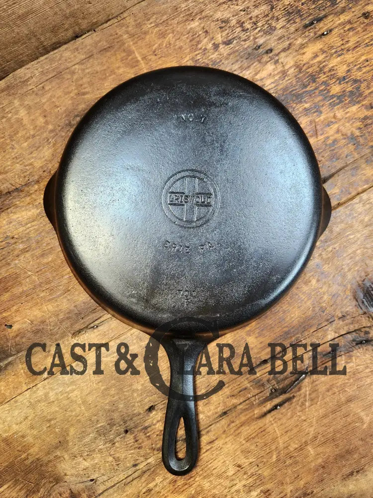 Griswold No. 7 Cast Iron Skillet With Small Block Logo 701