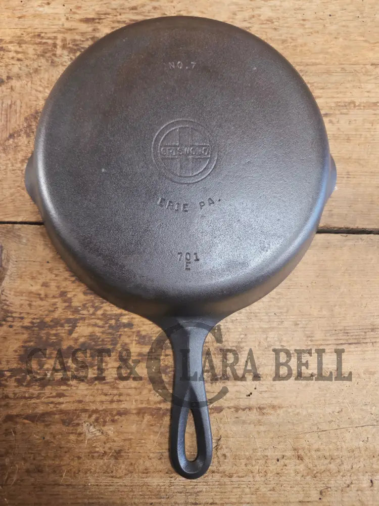 HTF Griswold No. 7 Cast Iron Skillet with Small Block Logo and Grooved Handle 701 Skillet