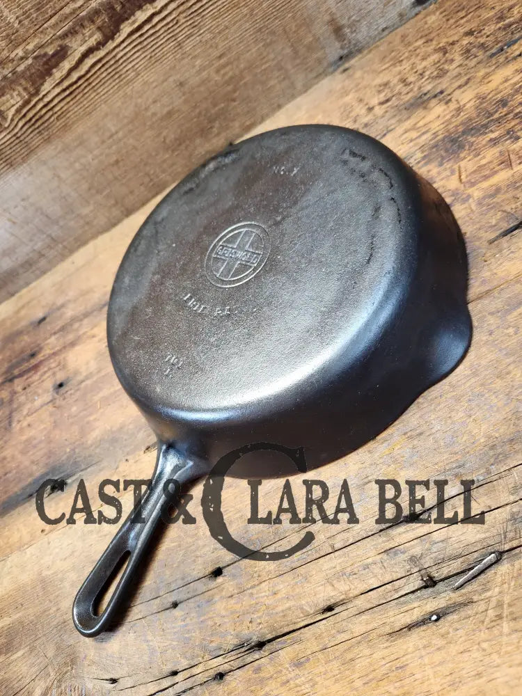 Griswold No. 7 Cast Iron Skillet With Small Block Logo And Grooved Handle 701