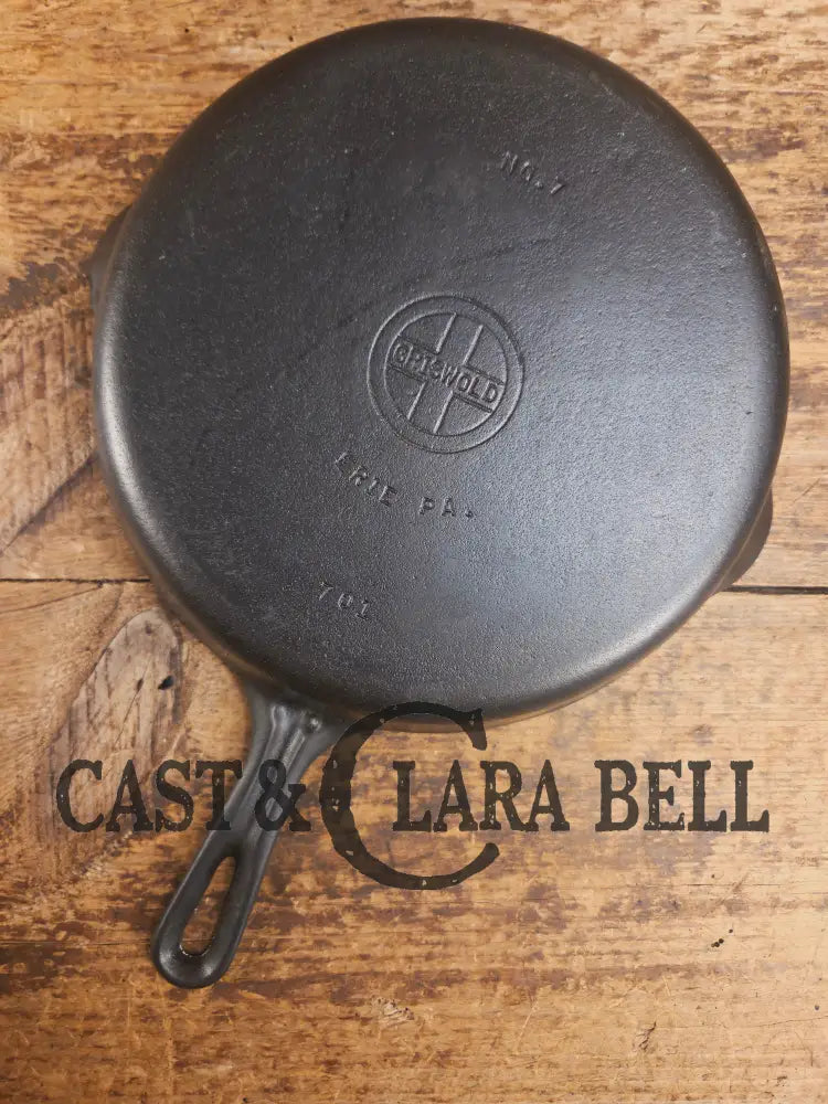 Griswold No. 7 Cast Iron Skillet with Small Block Logo and Grooved Handle 701 Skillet