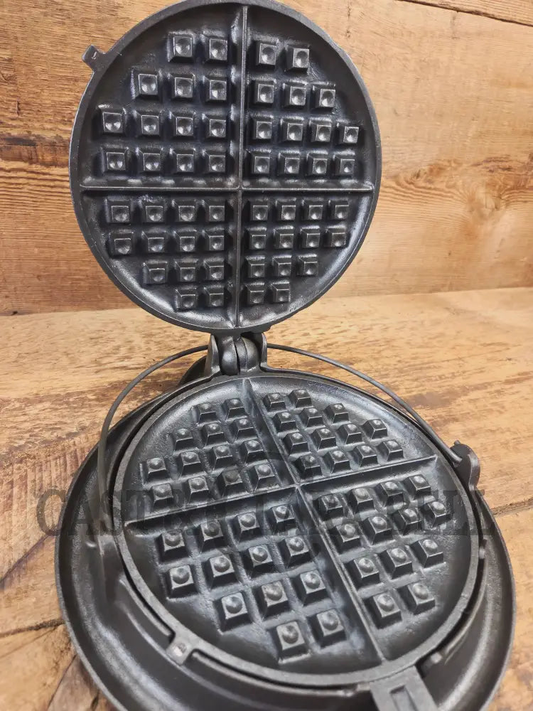 Griswold No. 8 Waffle Iron (314/315) with low (913) bailed base. Makes crispy waffles! - Waffle Iron