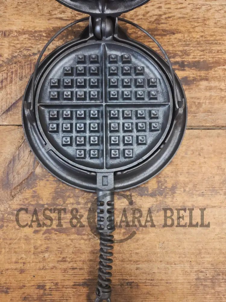 Griswold No. 8 Waffle Iron (314/315) with low (913) bailed base. Makes crispy waffles! - Waffle Iron