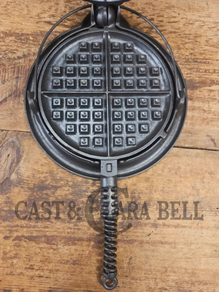 Griswold No. 8 Waffle Iron (314/315) with low (913) bailed base. Makes crispy waffles! - Waffle Iron