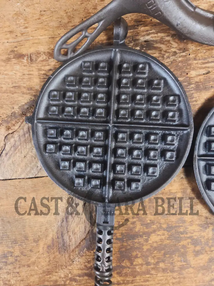 1920’s Griswold No. 8 Waffle Iron (886/885) with original handles & short base 795 (restored pitting) - Waffle Iron