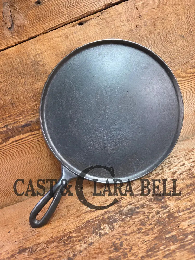 Hard to find 1910’s Early Favorite Piqua Ware #8 Cast Iron Griddle Arc Straight Logo Griddle