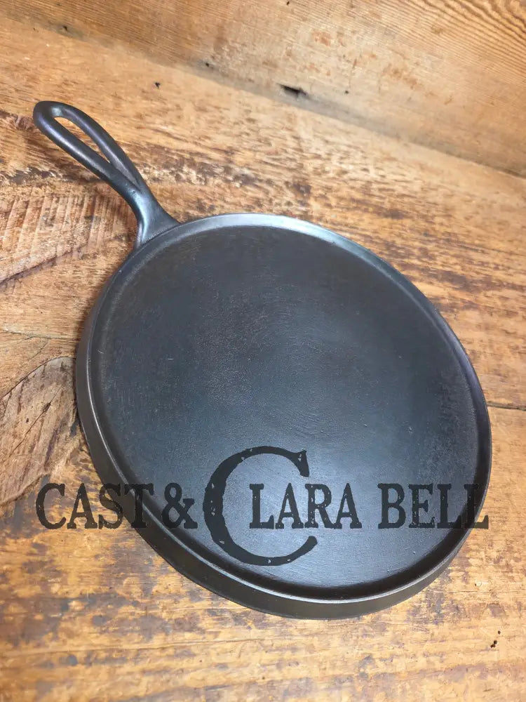 Hard to find 1910’s Early Favorite Piqua Ware #8 Cast Iron Griddle Arc Straight Logo Griddle