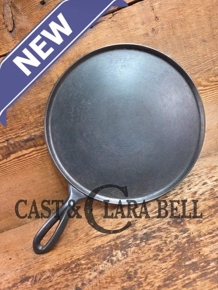 Hard to find 1910’s Early Favorite Piqua Ware #8 Cast Iron Griddle Arc Straight Logo Griddle