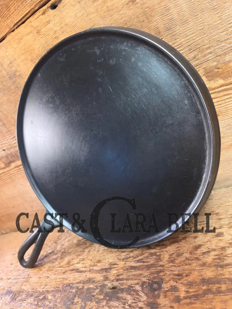 Hard to find 1910’s Early Favorite Piqua Ware #8 Cast Iron Griddle Arc Straight Logo Griddle