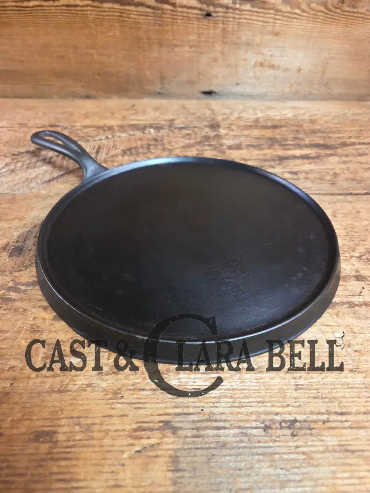 Hard to find 1910’s Early Favorite Piqua Ware #8 Cast Iron Griddle Arc Straight Logo Griddle