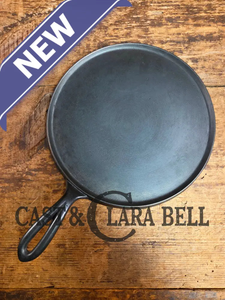 Hard to find 1910’s Early Favorite Piqua Ware #8 Cast Iron Griddle Arc Straight Logo Griddle