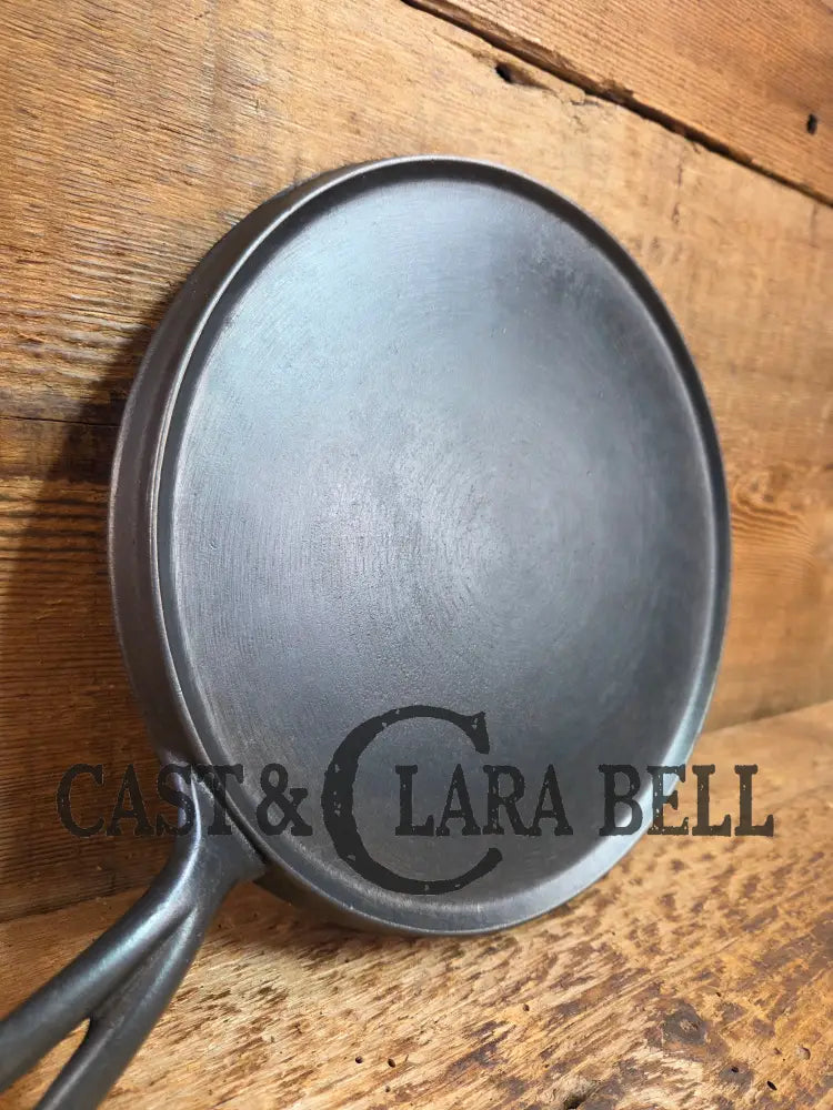 Hard to find 1910’s Early Favorite Piqua Ware #8 Cast Iron Griddle Arc Straight Logo Griddle