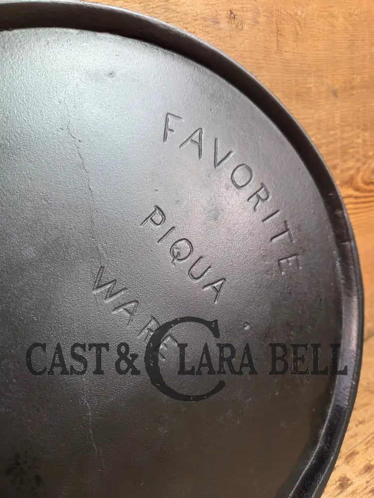 Hard to find 1910’s Early Favorite Piqua Ware #8 Cast Iron Griddle Arc Straight Logo Griddle
