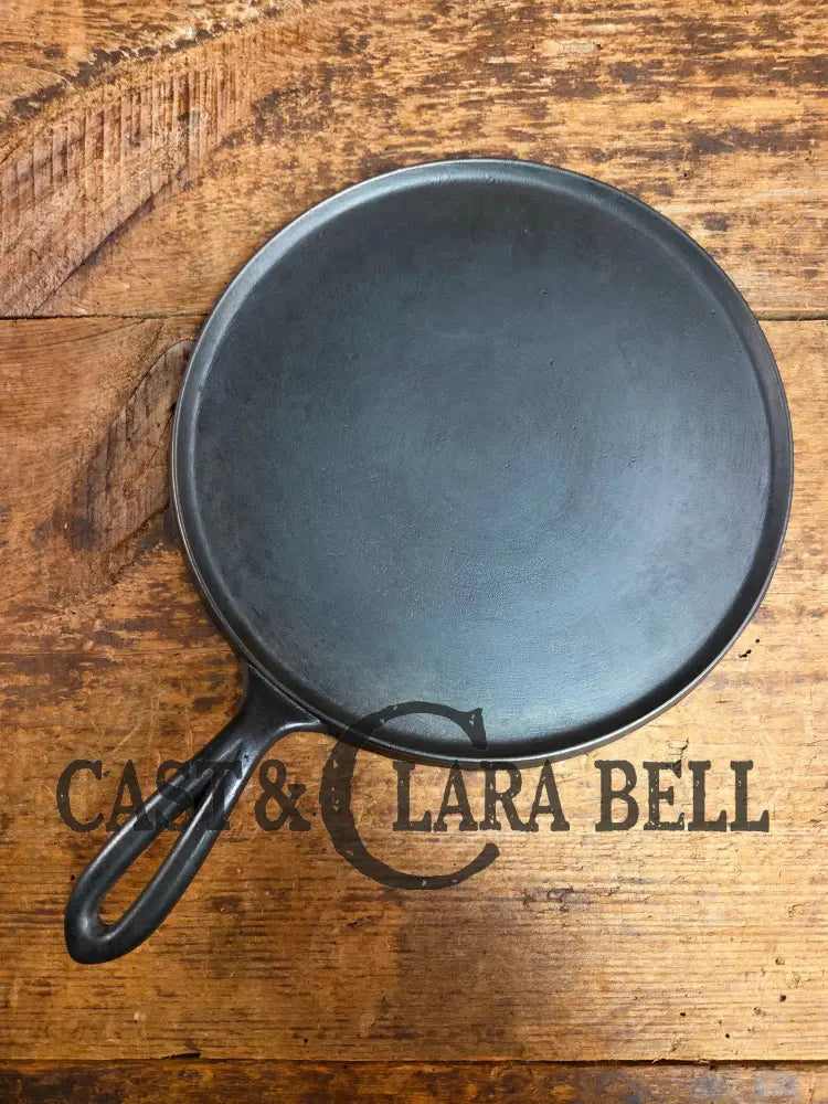 Hard to find 1910’s Early Favorite Piqua Ware #8 Cast Iron Griddle Arc Straight Logo Griddle