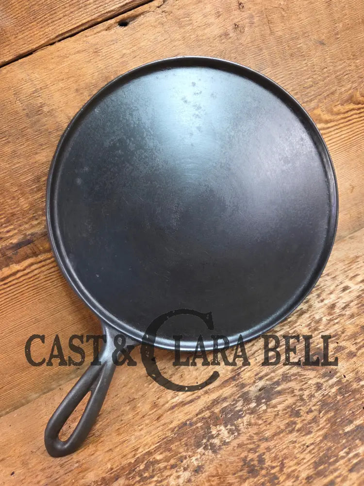Hard to find 1910’s Early Favorite Piqua Ware #8 Cast Iron Griddle Arc Straight Logo Griddle