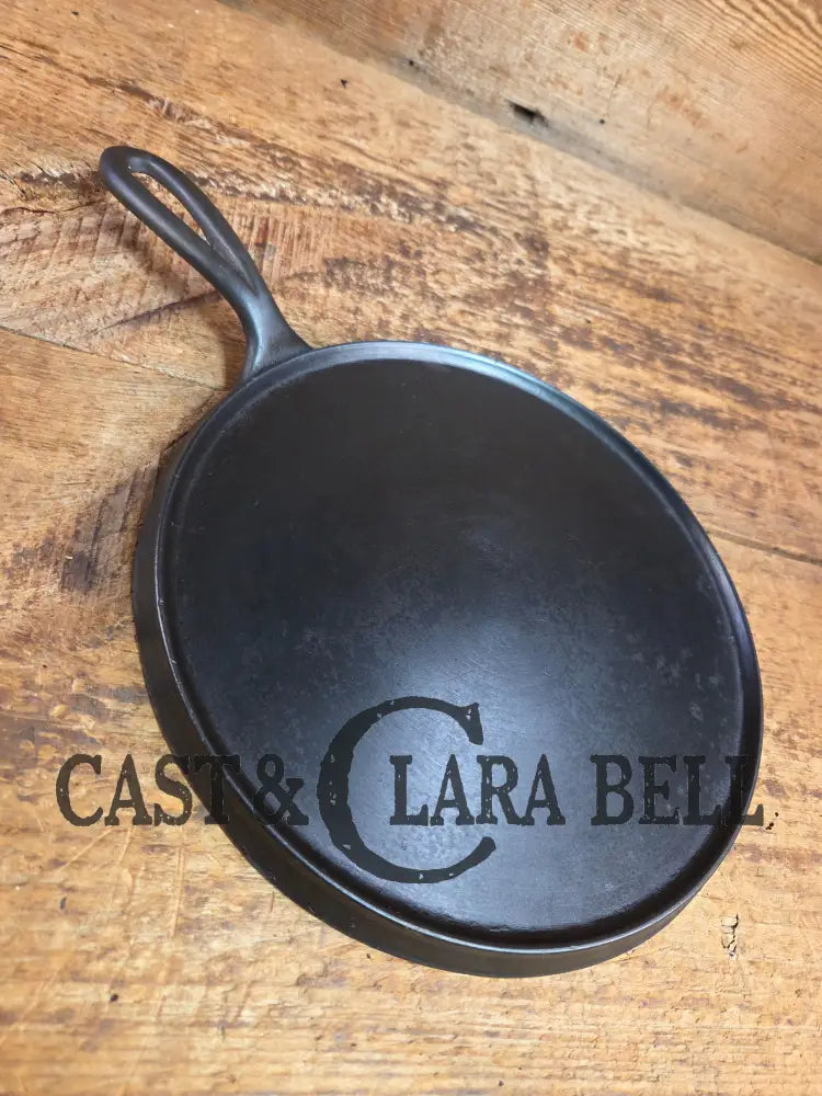 Hard to find 1910’s Early Favorite Piqua Ware #8 Cast Iron Griddle Arc Straight Logo Griddle