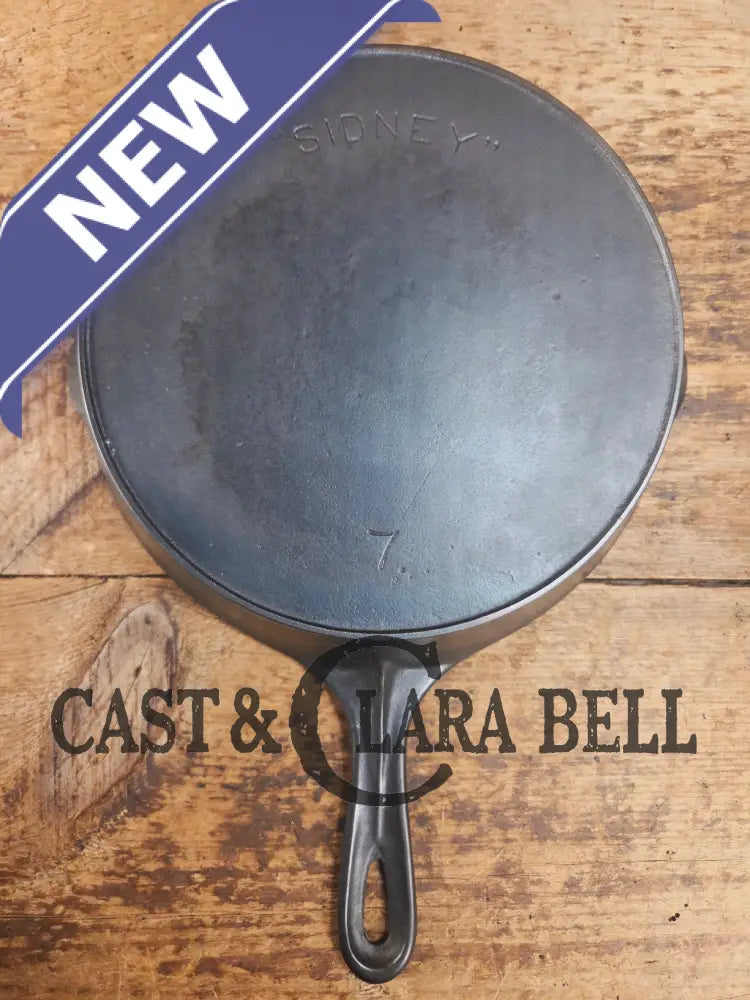 Hard to Find 1910’s Era Wagner made SIDNEY Block Logo #7 Cast Iron Skillet. Beautiful shape fully Restored and Ready to