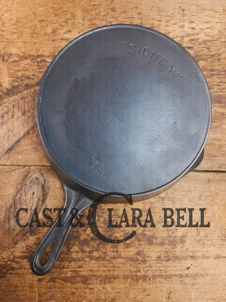Hard to Find 1910’s Era Wagner made SIDNEY Block Logo #7 Cast Iron Skillet. Beautiful shape fully Restored and Ready to