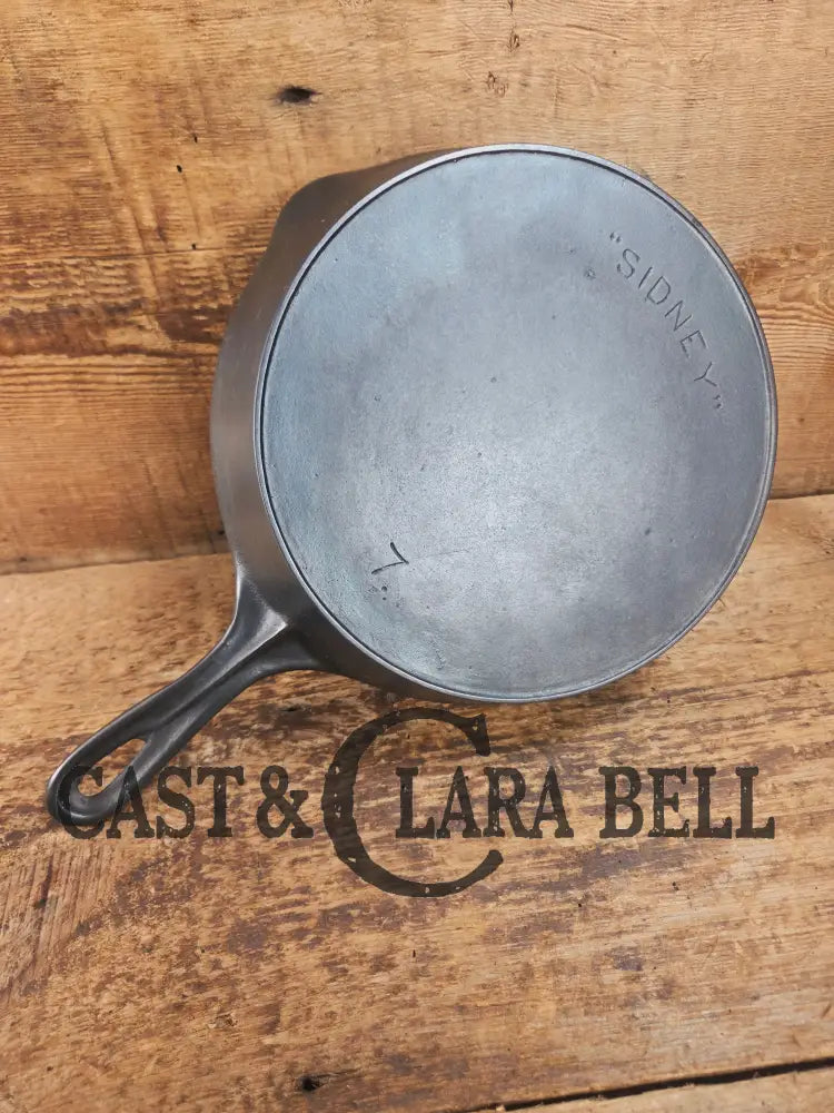 Hard to Find 1910’s Era Wagner made SIDNEY Block Logo #7 Cast Iron Skillet. Beautiful shape fully Restored and Ready to