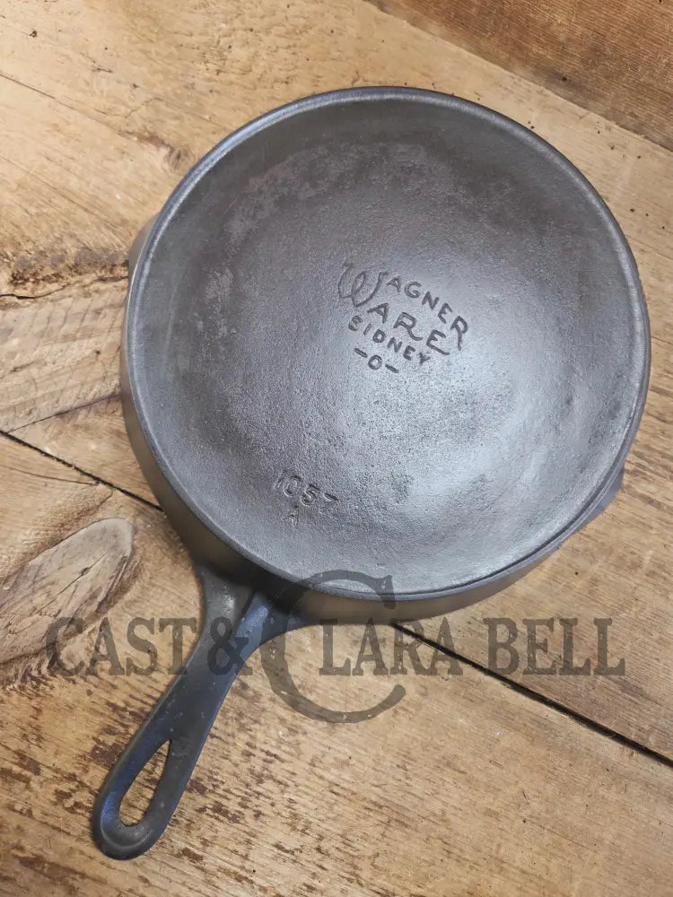 Hard to find 1920’s era ’Center’ Stylized logo Wagner Ware #7 Cast Iron Skillet 1057 A Skillet