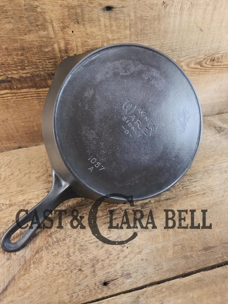 Hard to find 1920’s era ’Center’ Stylized logo Wagner Ware #7 Cast Iron Skillet 1057 A Skillet