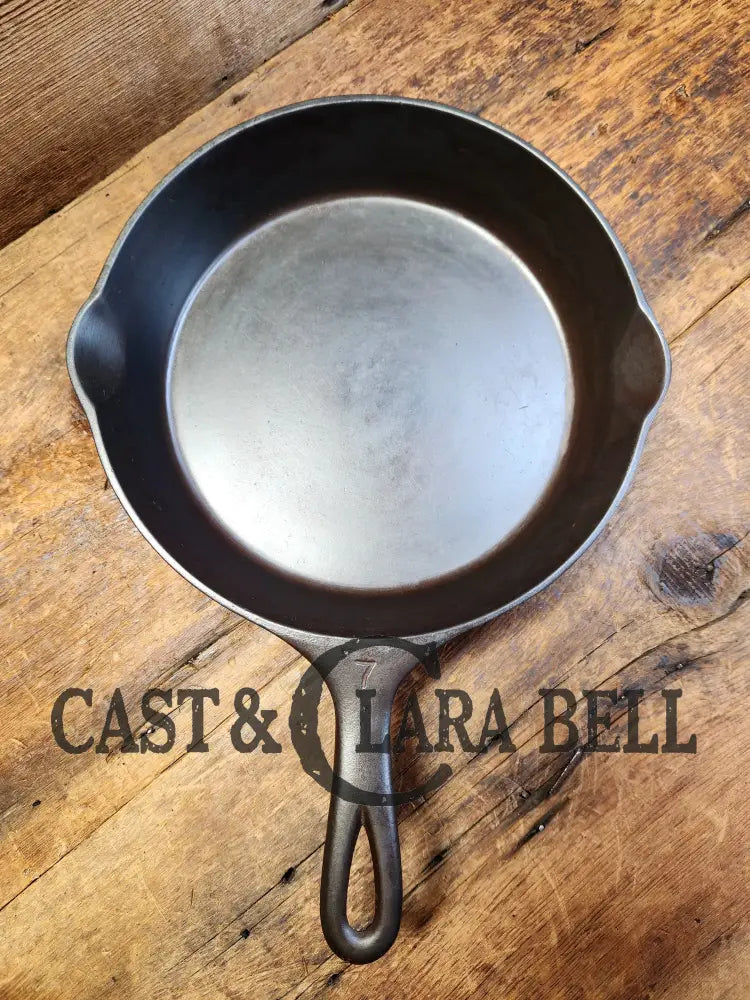 Hard To Find 1920’S Era ’Center’ Stylized Logo Wagner Ware #7 Cast Iron Skillet 1057 C