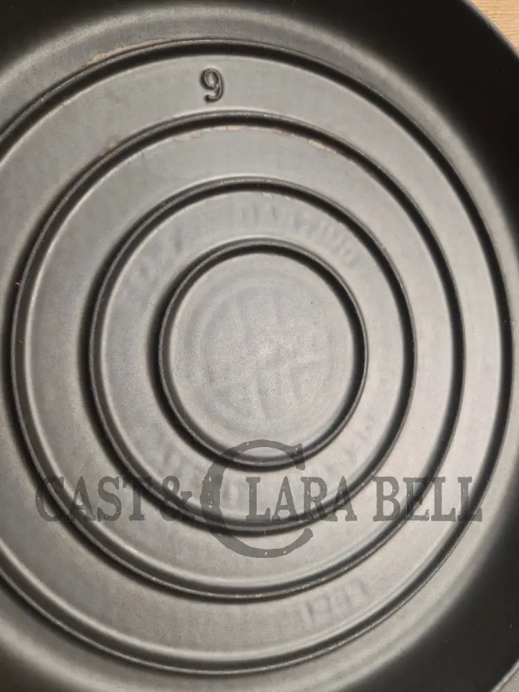 Hard to find 1920’s Griswold #9 Dutch Oven w/ Large Block Logo p/n 1279 and p/n 1289 Button-top Lid with EZ Clean
