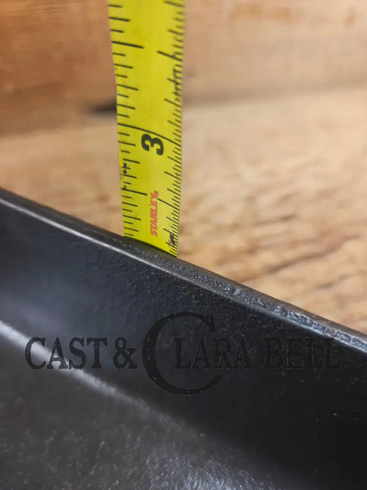 Hard to Find! 1930’s Griswold No. 768 B Square Utility Skillet. GREAT for cornbread and brownies! Skillet