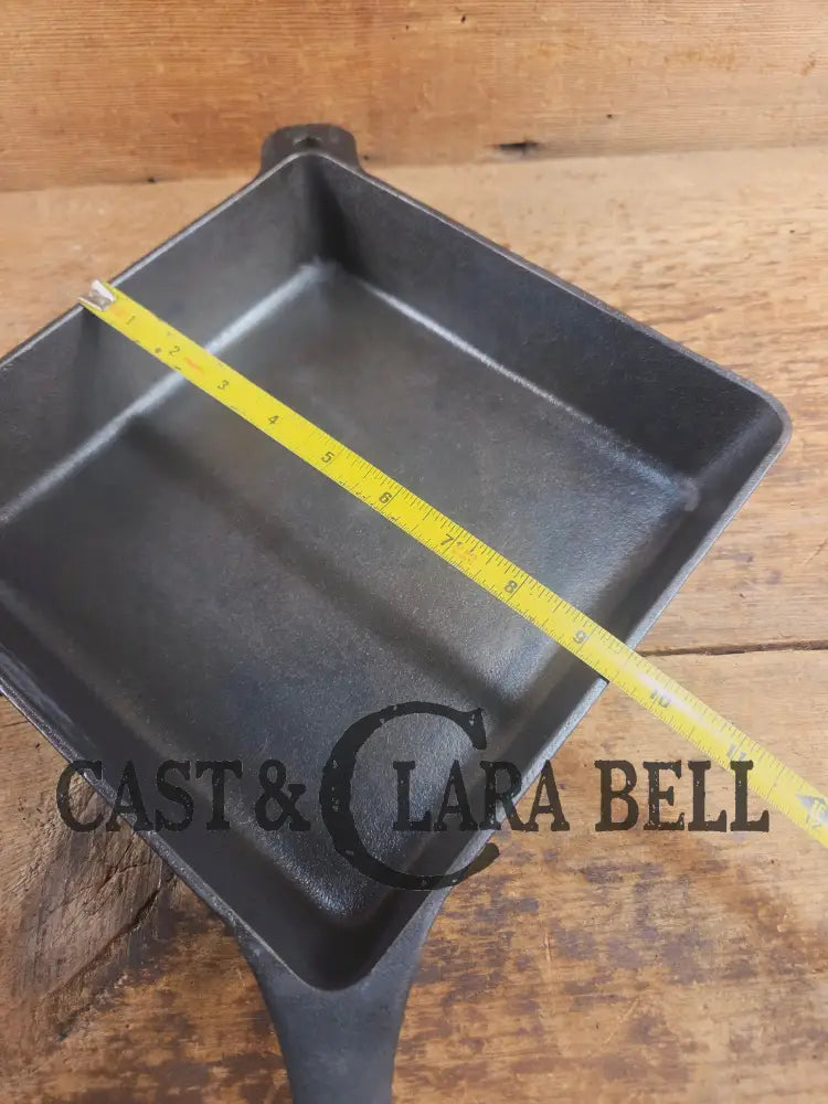 Hard to Find! 1930’s Griswold No. 768 B Square Utility Skillet. GREAT for cornbread and brownies! Skillet