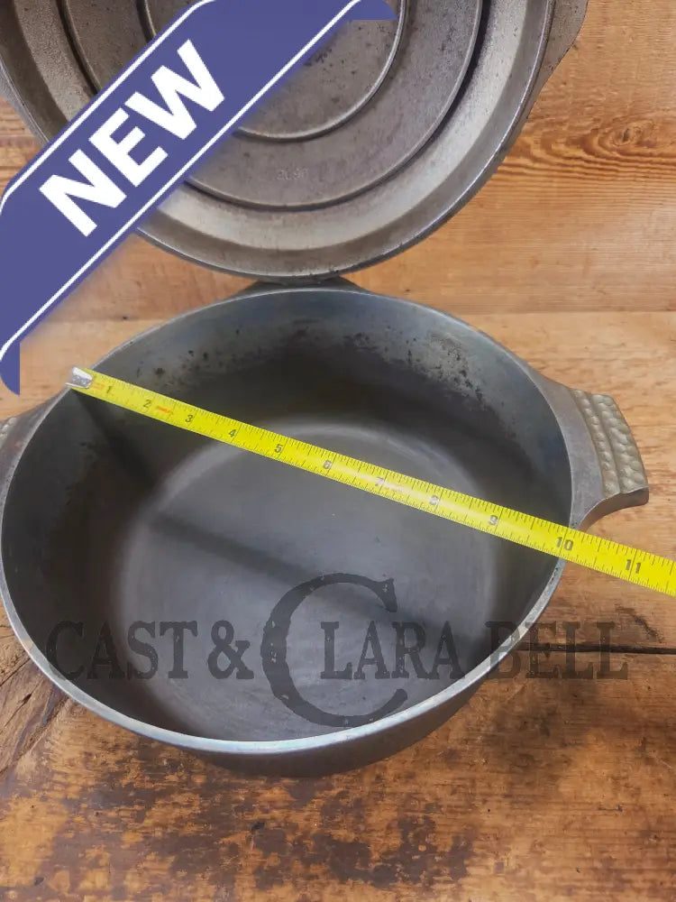 Hard to find 1930’s Hammered AND Duo-Chrome Finish Griswold No. 8 Hinged Dutch Oven w/ Small Logo 2058 - Dutch Ovens