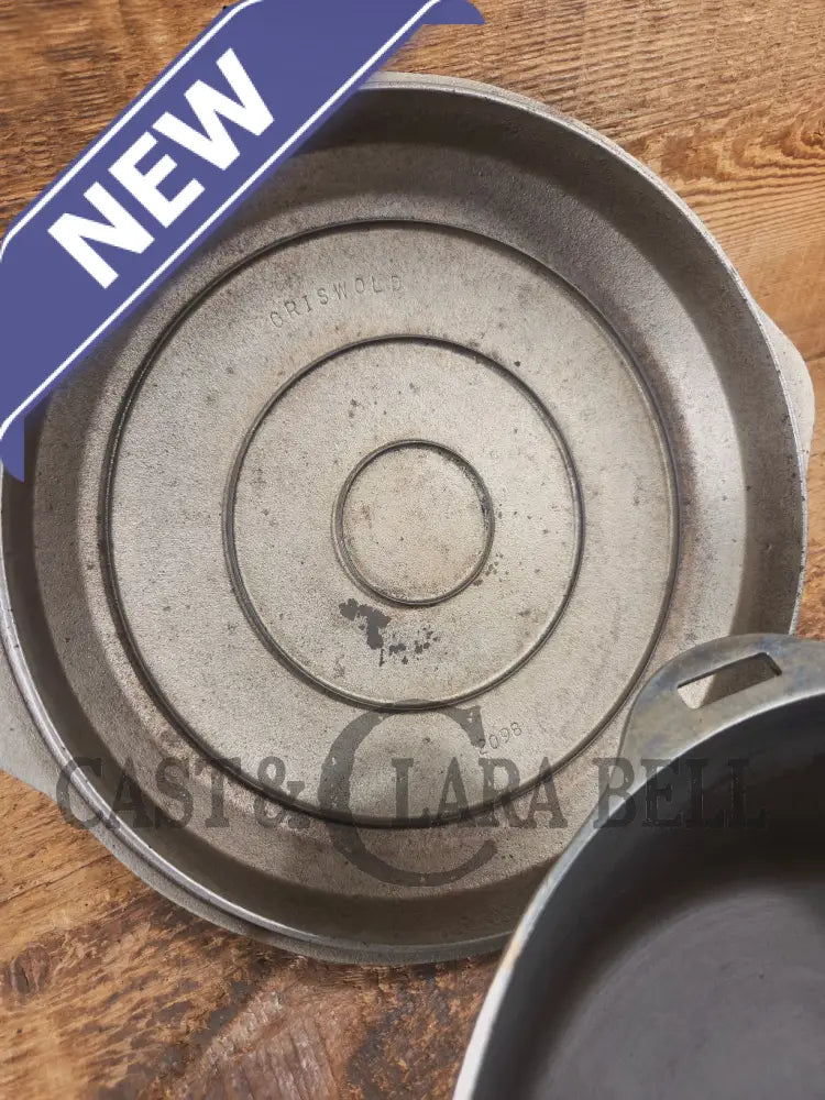 Hard to find 1930’s Hammered AND Duo-Chrome Finish Griswold No. 8 Hinged Dutch Oven w/ Small Logo 2058 - Dutch Ovens