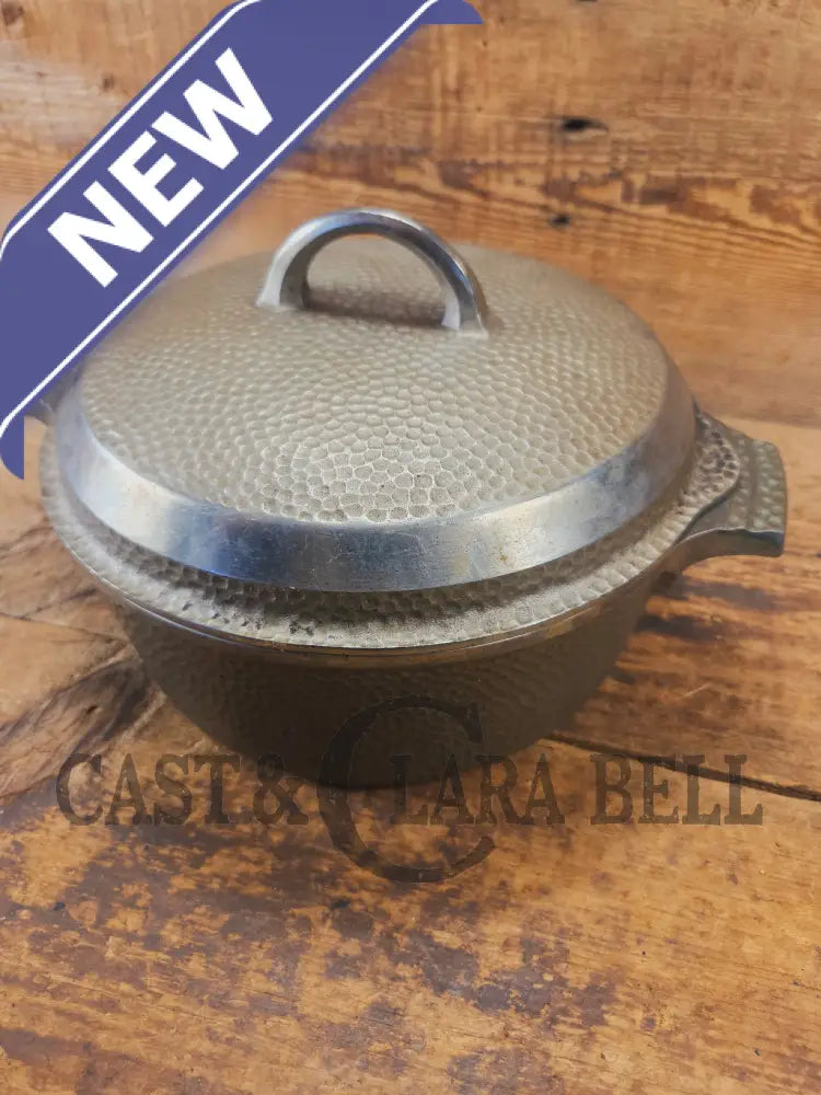 Hard to find 1930’s Hammered AND Duo-Chrome Finish Griswold No. 8 Hinged Dutch Oven w/ Small Logo 2058 - Dutch Ovens
