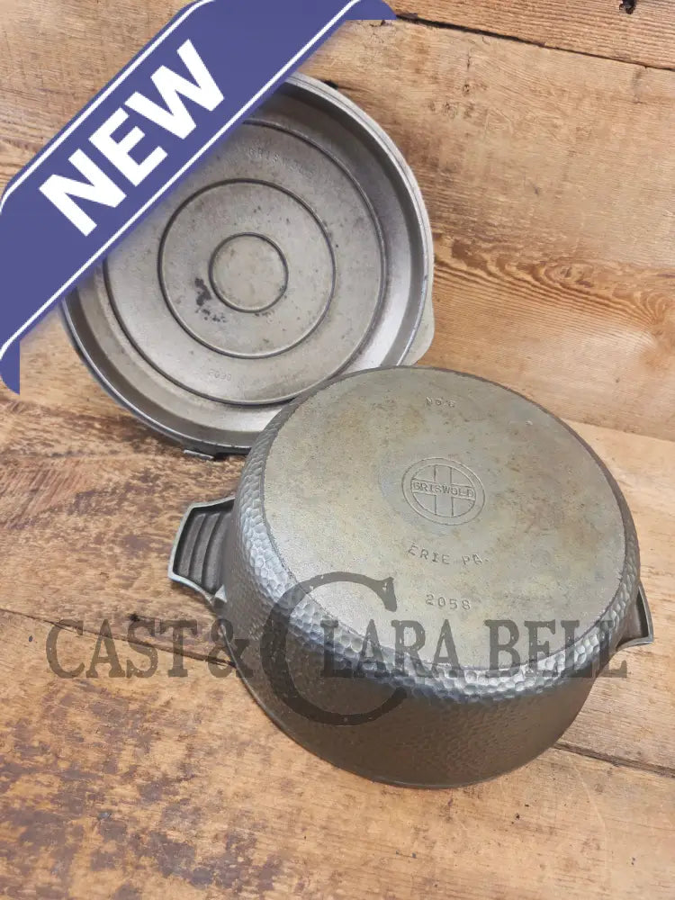 Hard to find 1930’s Hammered AND Duo-Chrome Finish Griswold No. 8 Hinged Dutch Oven w/ Small Logo 2058 - Dutch Ovens