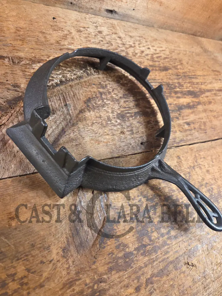 Hard to find and Beautiful!! 1880’s Griswold No. 7 Waffle Iron with low button hinge base. Don’t miss this one Waffle