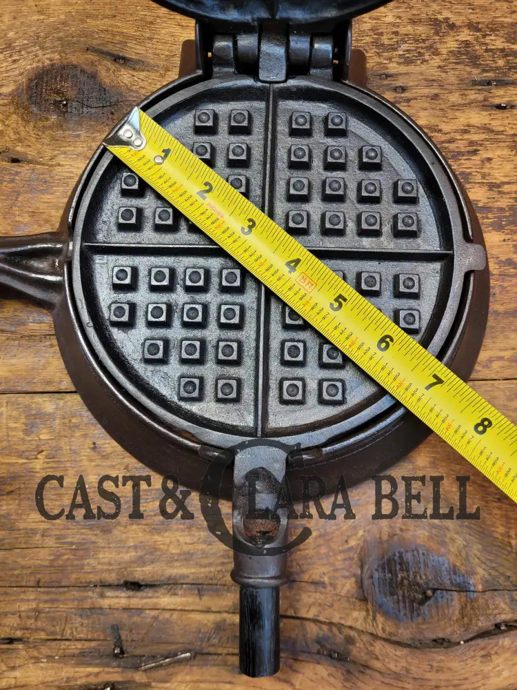 Hard To Find And Beautiful!! 1880’S Griswold No. 7 Waffle Iron With Low Button Hinge Base.