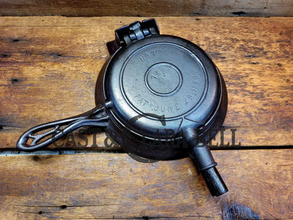 Hard To Find And Beautiful!! 1880’S Griswold No. 7 Waffle Iron With Low Button Hinge Base.