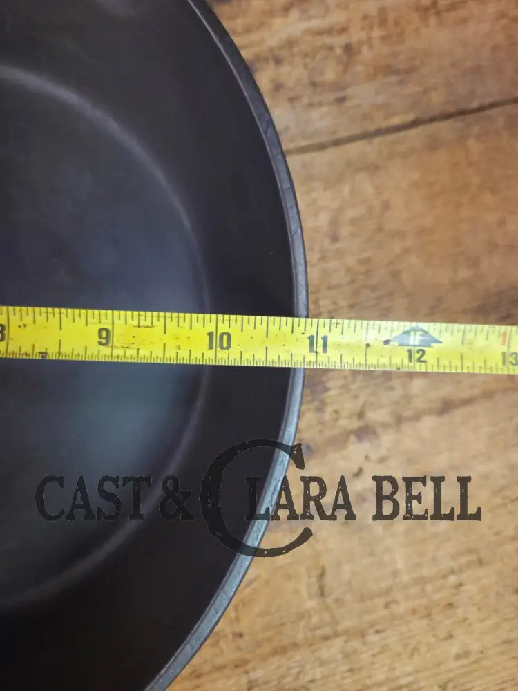 Hard to Find and GORGEOUS 1900 Era Early Wagner ’Arc Straight’ DEEP #8 Skillet. What a special piece to own Skillet