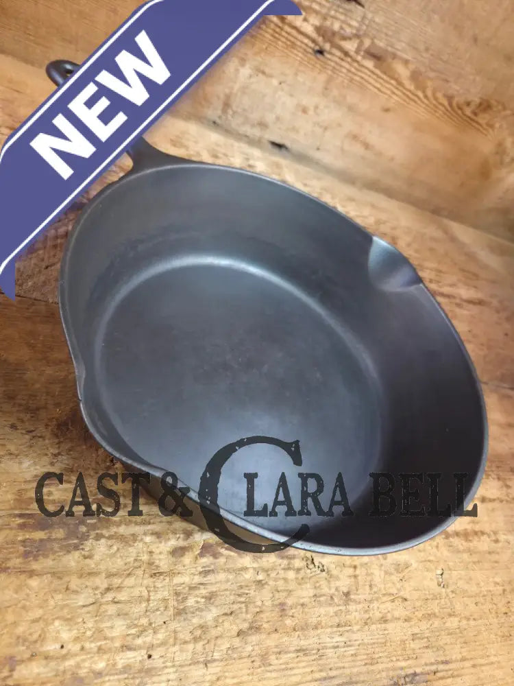 Hard to Find and GORGEOUS 1900 Era Early Wagner ’Arc Straight’ DEEP #8 Skillet. What a special piece to own Skillet
