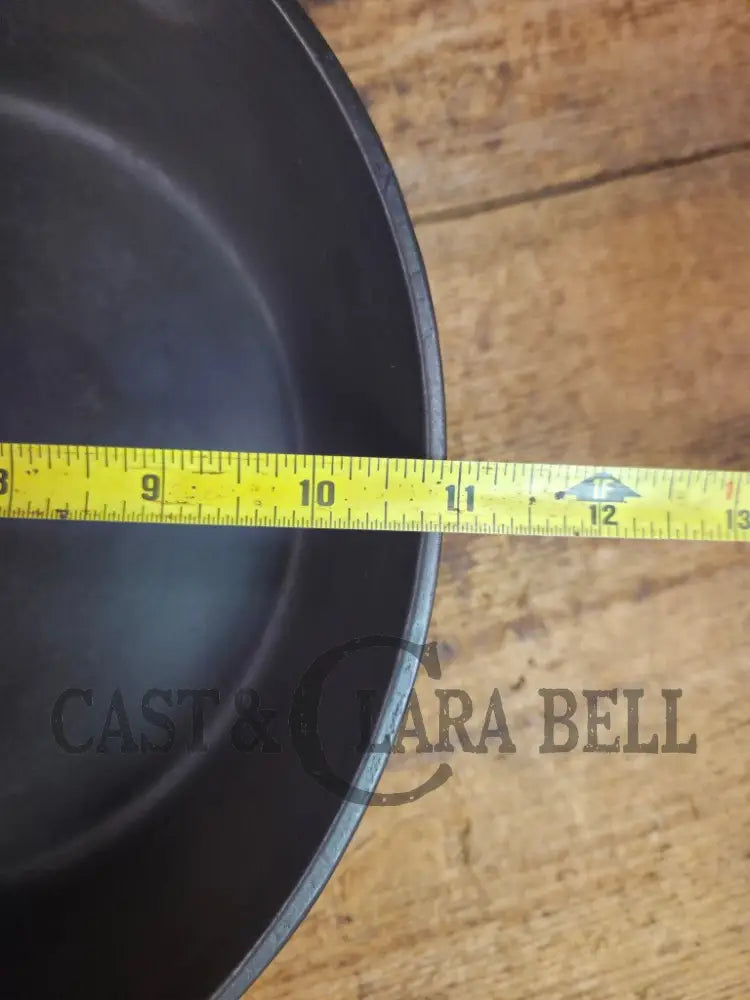 Hard to Find and GORGEOUS 1900 Era Early Wagner ’Arc Straight’ DEEP #8 Skillet. What a special piece to own Skillet