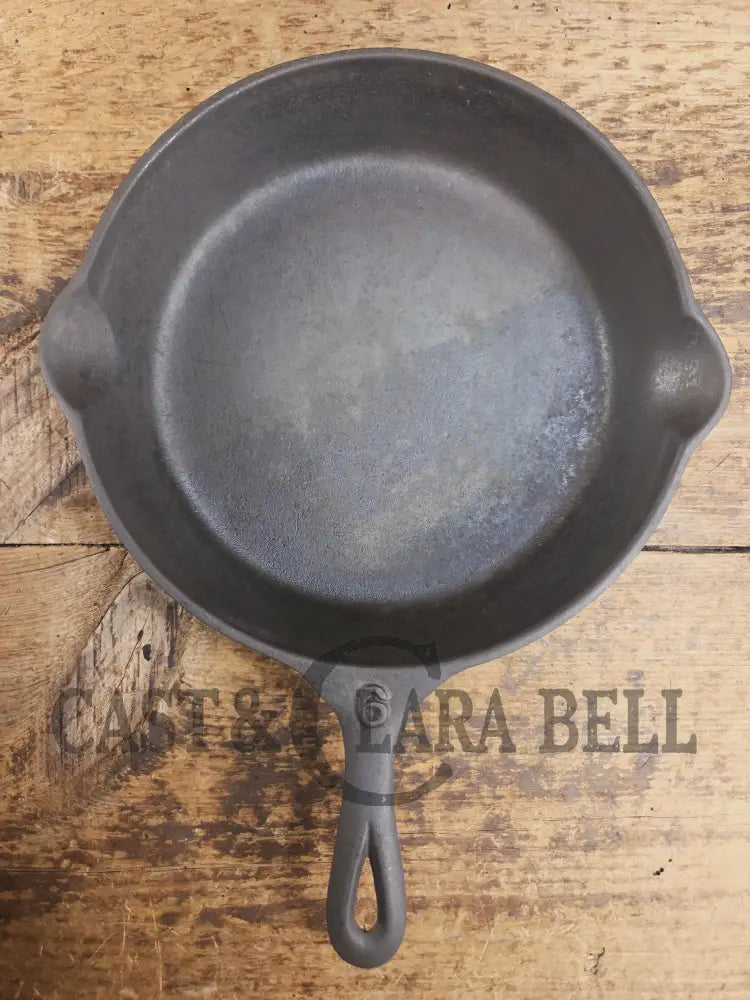 Hard to Find and Priced to Sell! 1910’s Lodge #6 Skillet with Arc Logo. Phil’s favorite series! Skillet