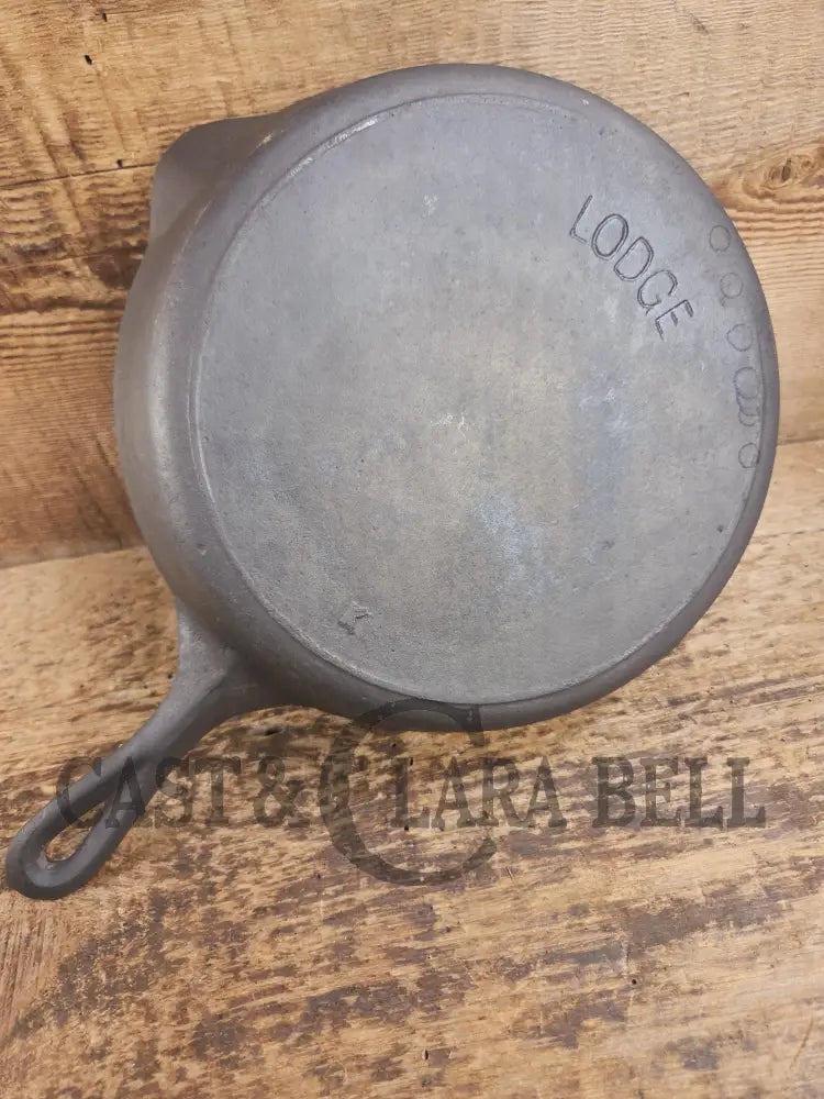 Hard to Find and Priced to Sell! 1910’s Lodge #6 Skillet with Arc Logo. Phil’s favorite series! Skillet